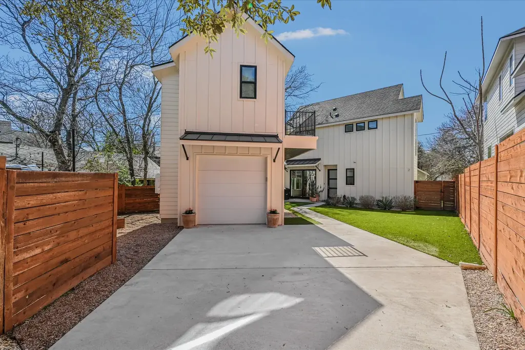 907 Redd St 2, Austin