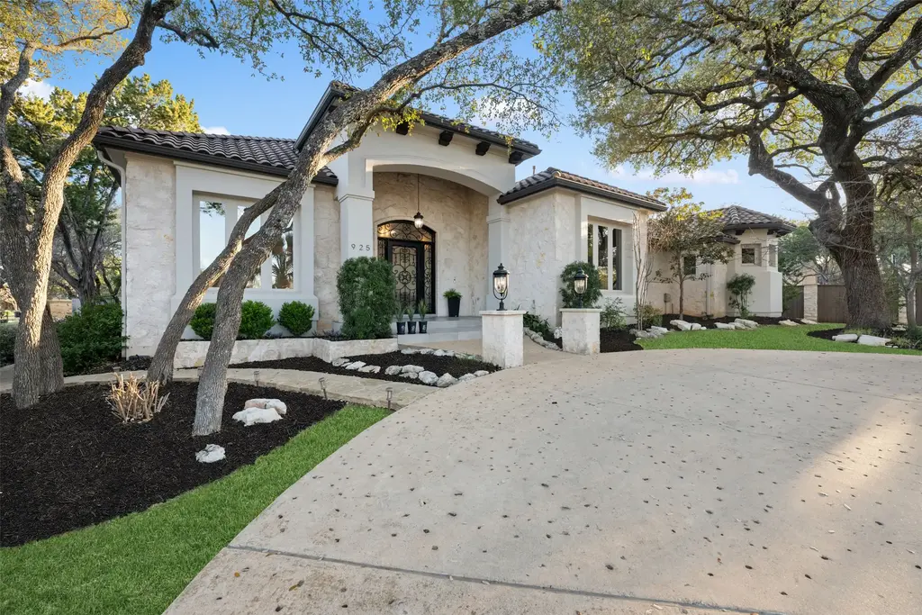 925 Lakeway Dr, Lakeway