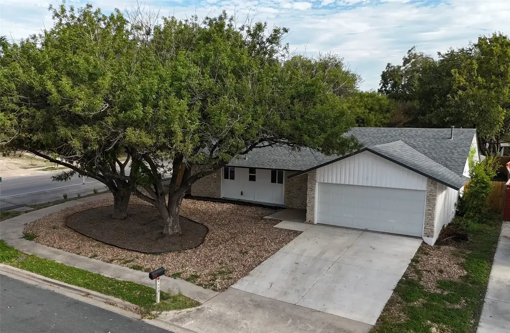 2100 Deadwood Dr, Austin