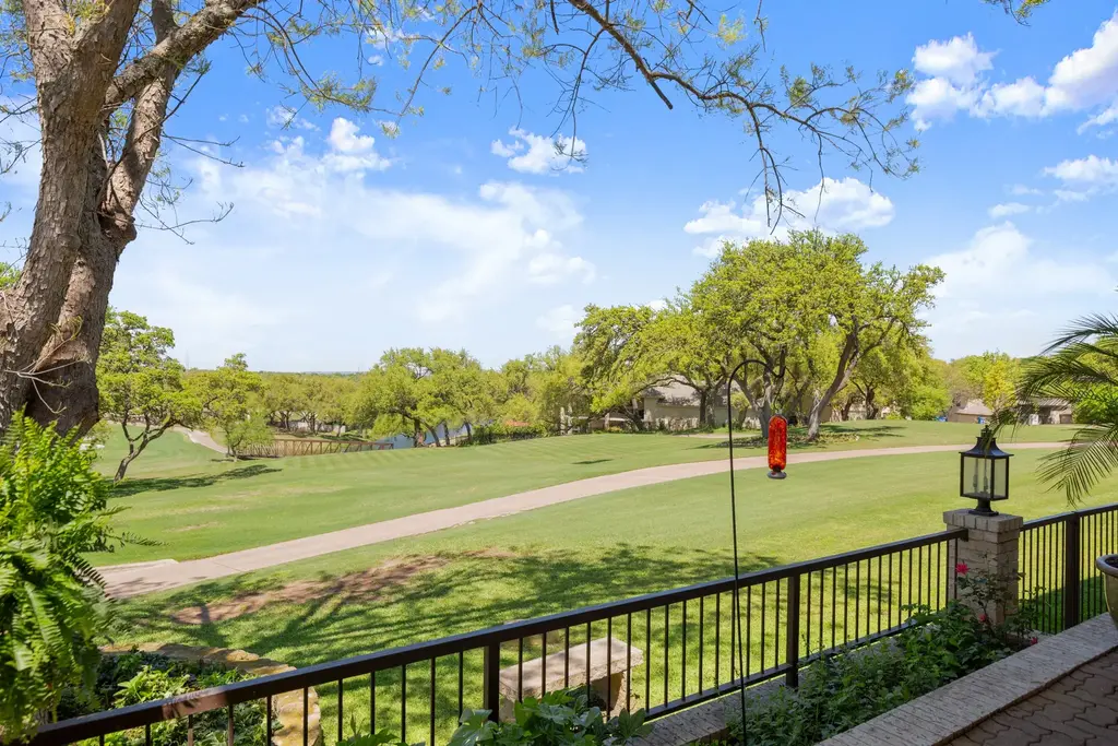 6 Links Ct, Lakeway