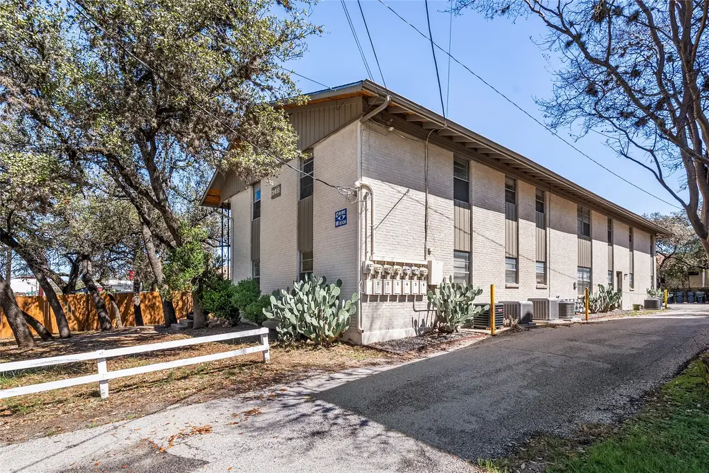 2411 S 5th St, Austin