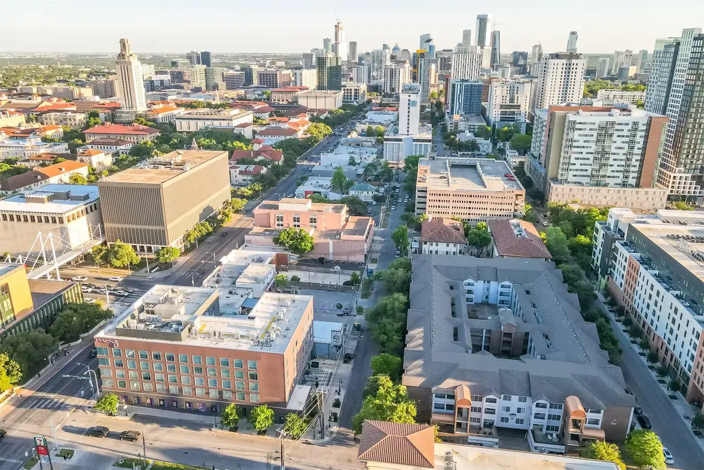 501 W 26th St 312, Austin