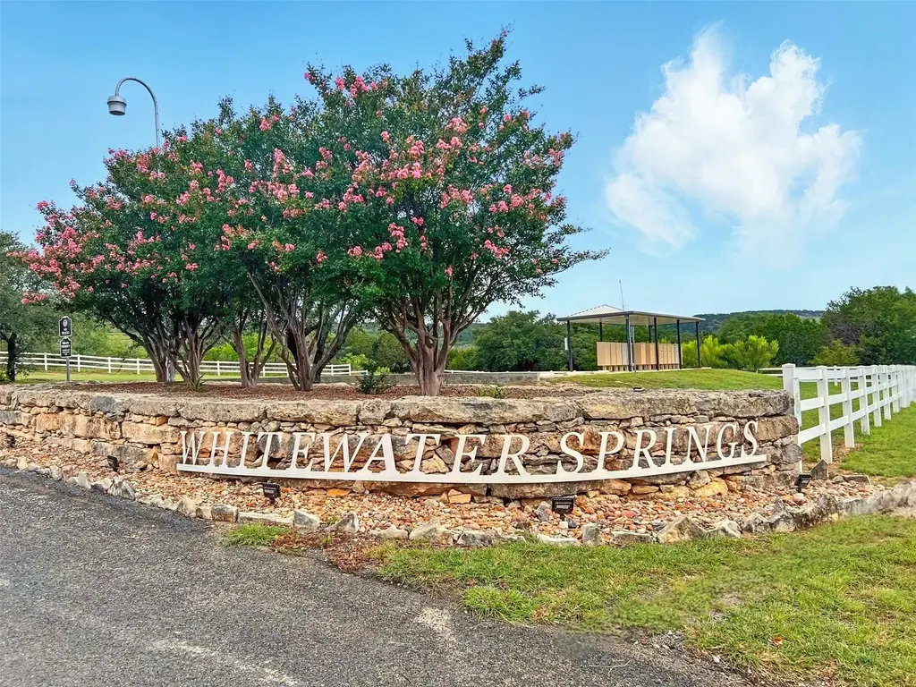 318 Whitewater Dr, Bertram