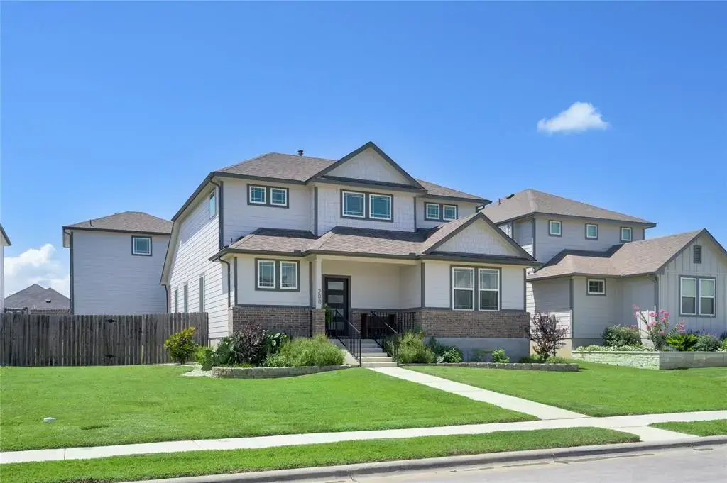 208 Garner Dr, Kyle