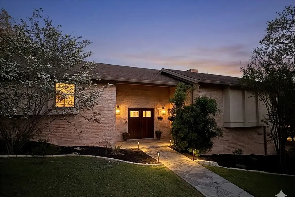 9407 Springwood Dr, Austin