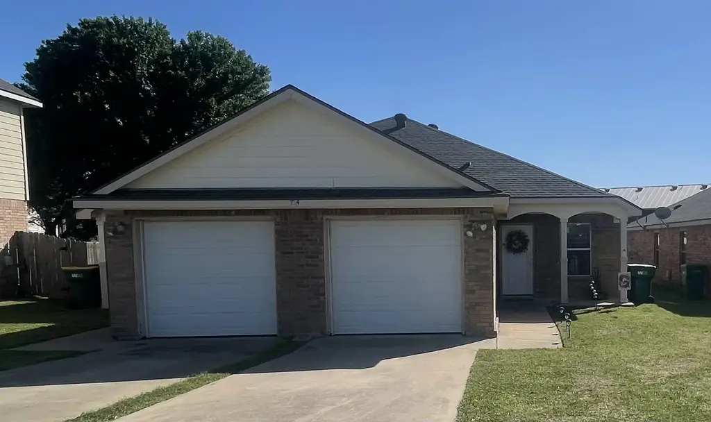 704 Claremont Pkwy A And B, Marble Falls