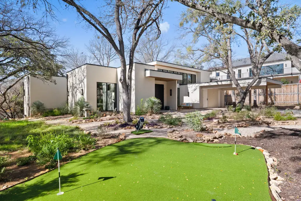 4 Westgate Cir, Austin
