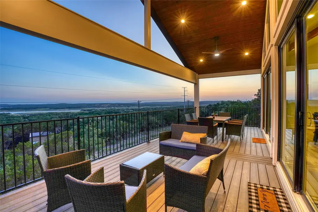 7002 Deepwood Dr, Lago Vista