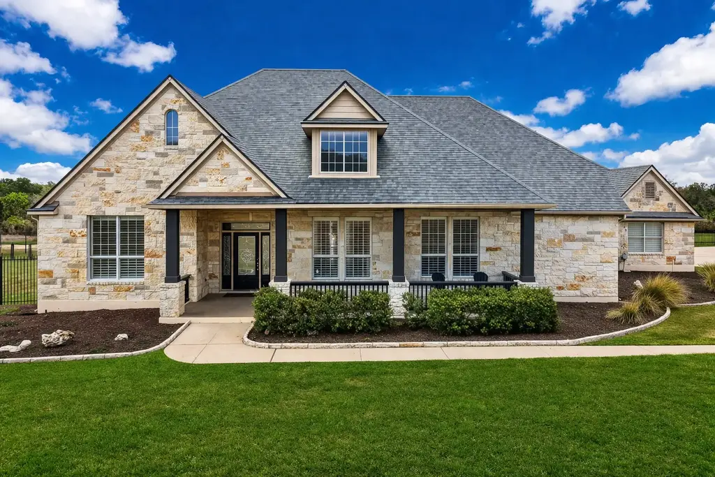 816 Drifting Wind Run, Dripping Springs