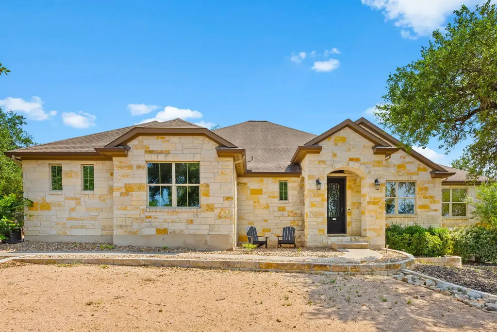 224 Magnolia Blossom Cv, Driftwood