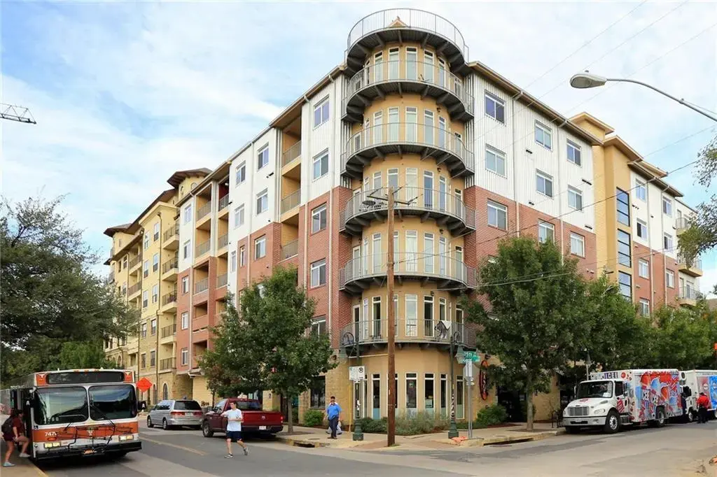 910 W 25th St 302, Austin