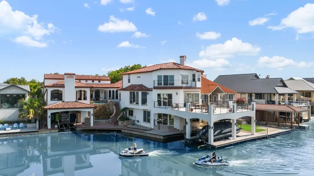 108 Wennmohs Pl, Horseshoe Bay