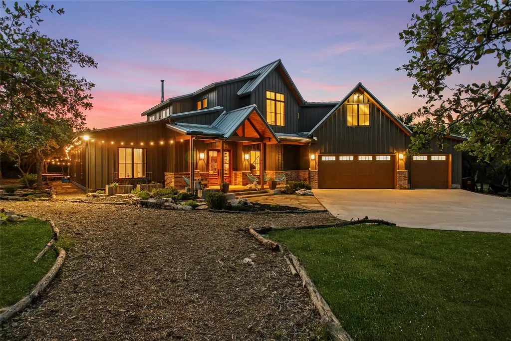 215 Whispering Oaks Ln, Dripping Springs