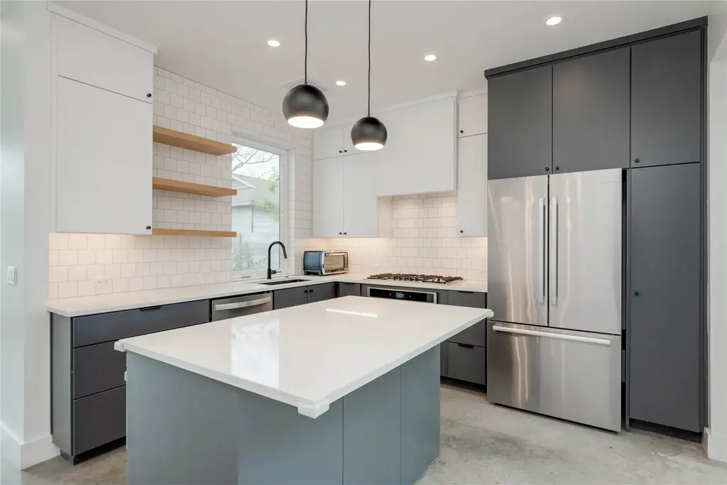 1206 Justin Ln A, Austin
