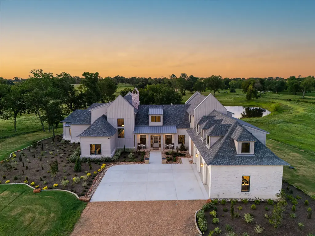 404 Blackberry Ln, Washington