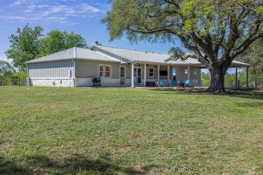 2345 Frank Rd, La Grange
