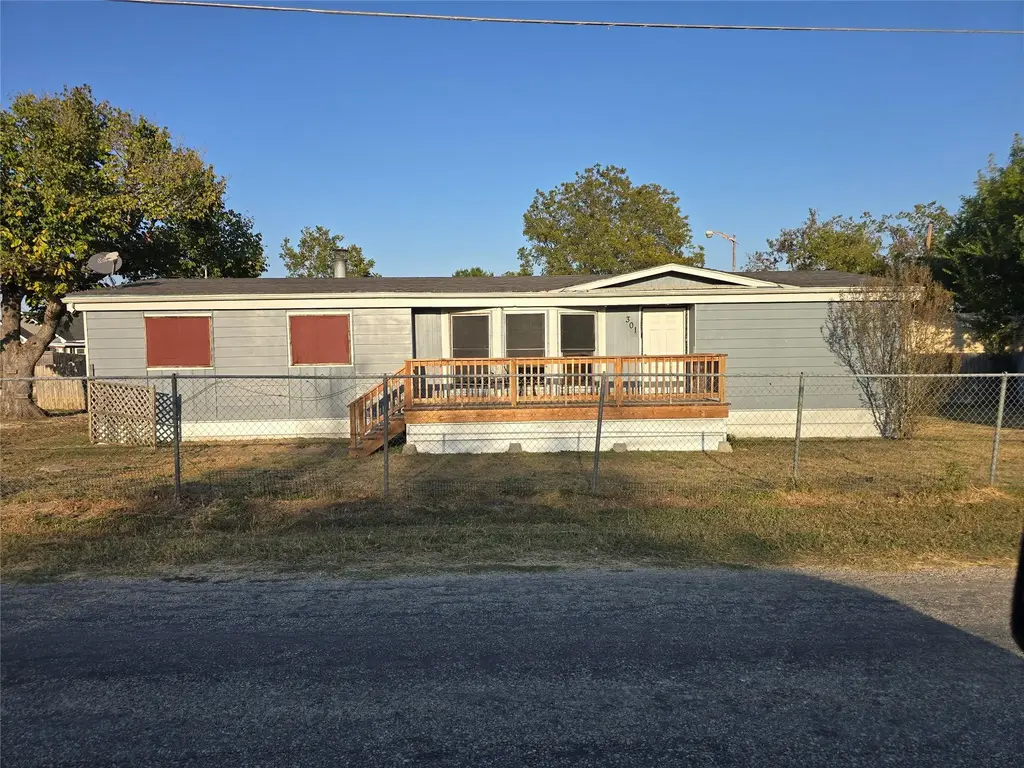 301 S Johnson Ave, Thorndale