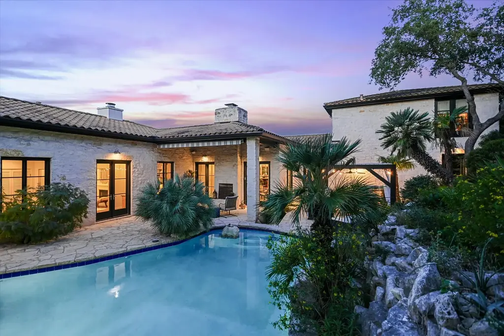 698 Windsong Trl, West Lake Hills