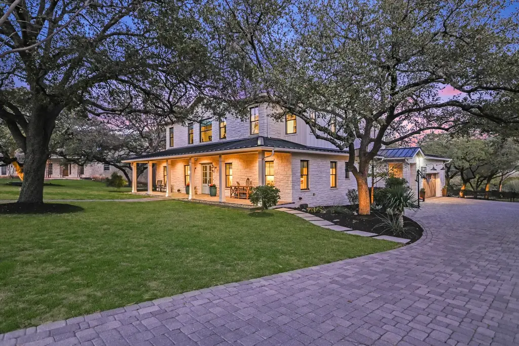 7607 Creekbluff Dr, Austin