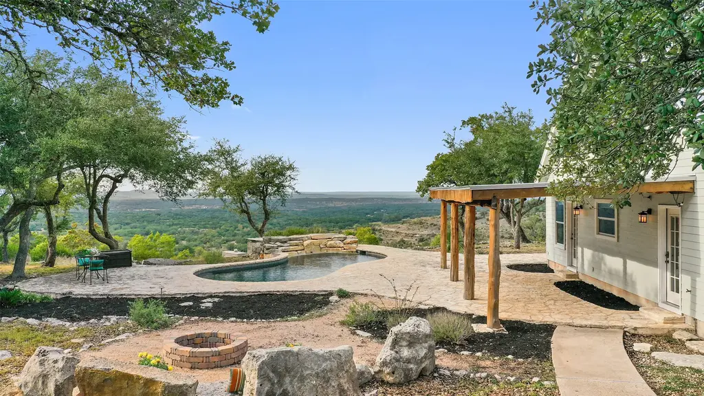 1161 Las Colinas Dr, Dripping Springs