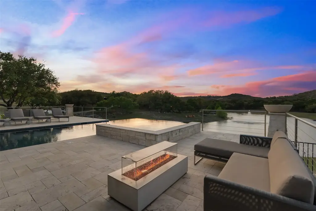 421 Rolling Hills Rd, Blanco