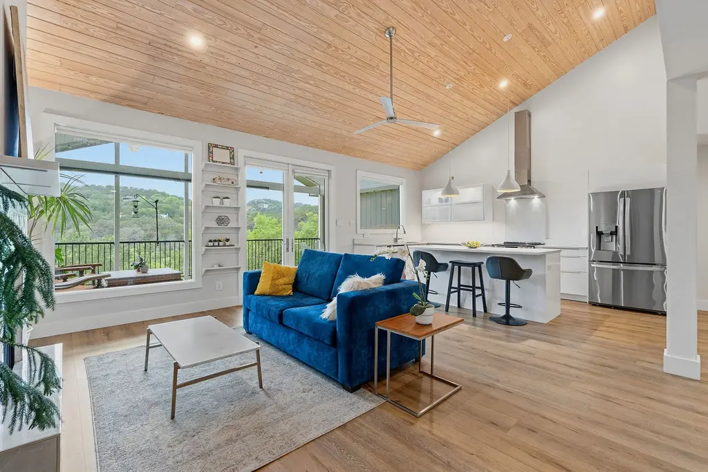 1821 Westlake Dr 131, Austin