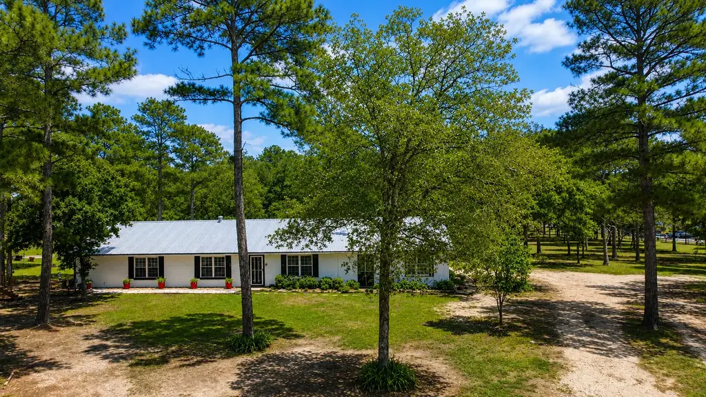 890 Highway 21 E, Bastrop