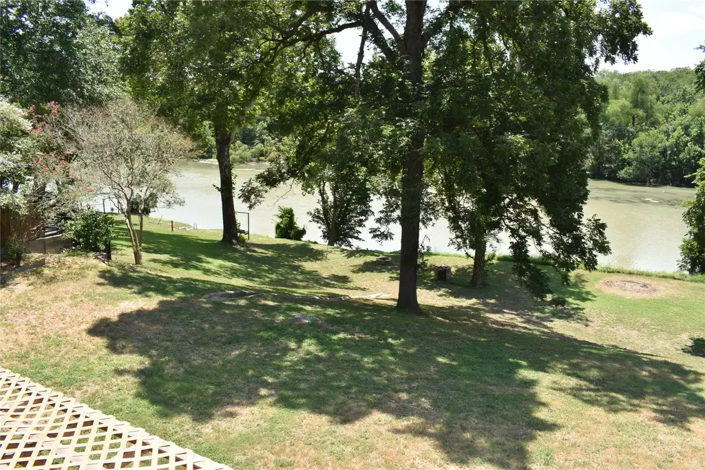 315 River Wood Dr, Bastrop