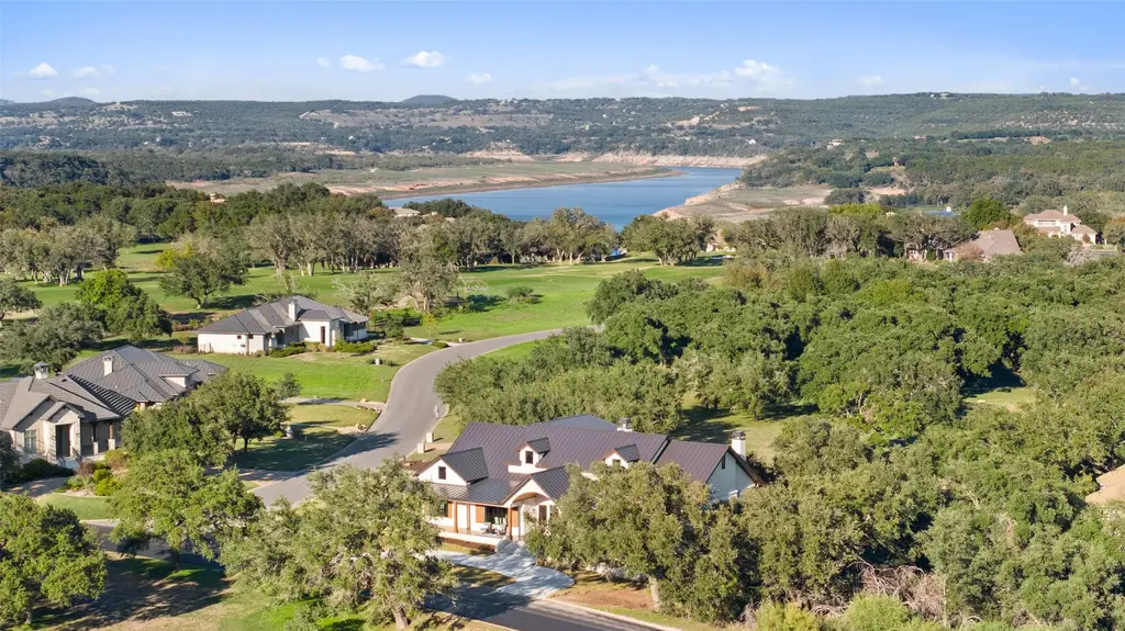 2401 Sailboat Pass, Spicewood