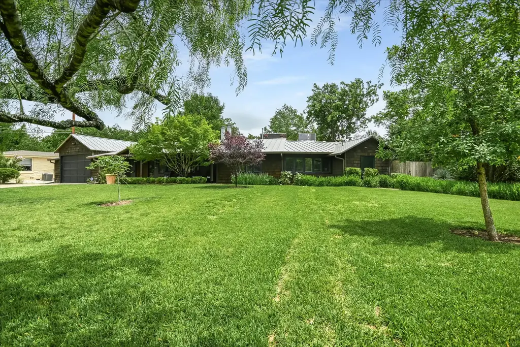 4901 Valley Oak Dr, Austin