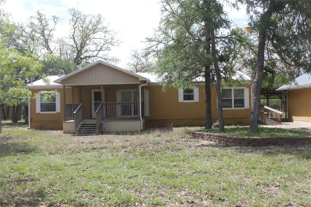 936 Fm 1185, Lockhart