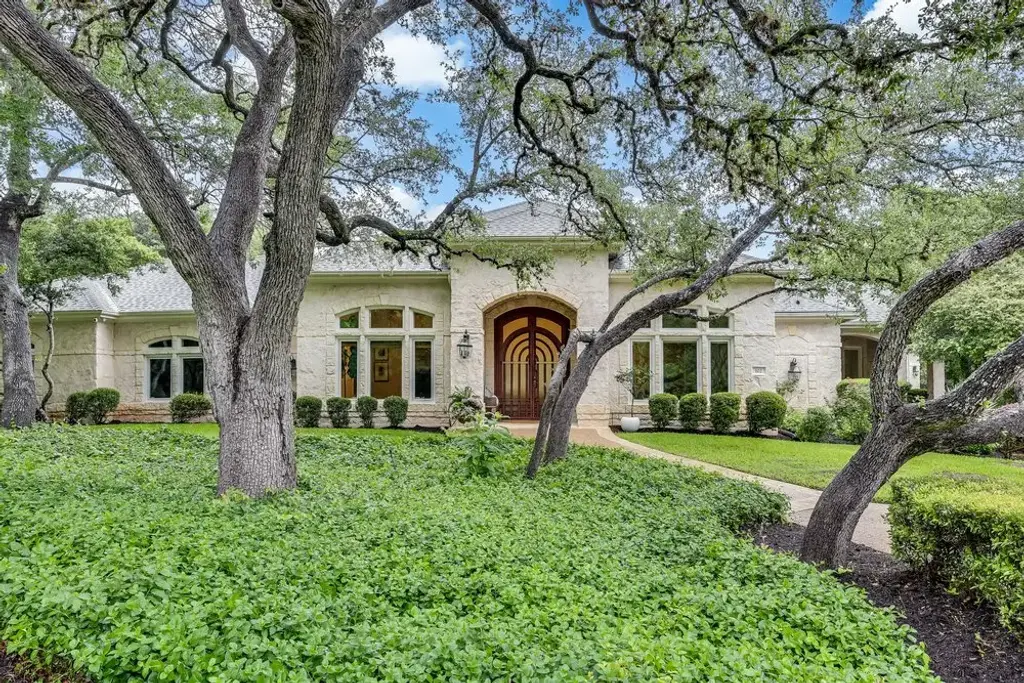 102 Wood Trl, West Lake Hills