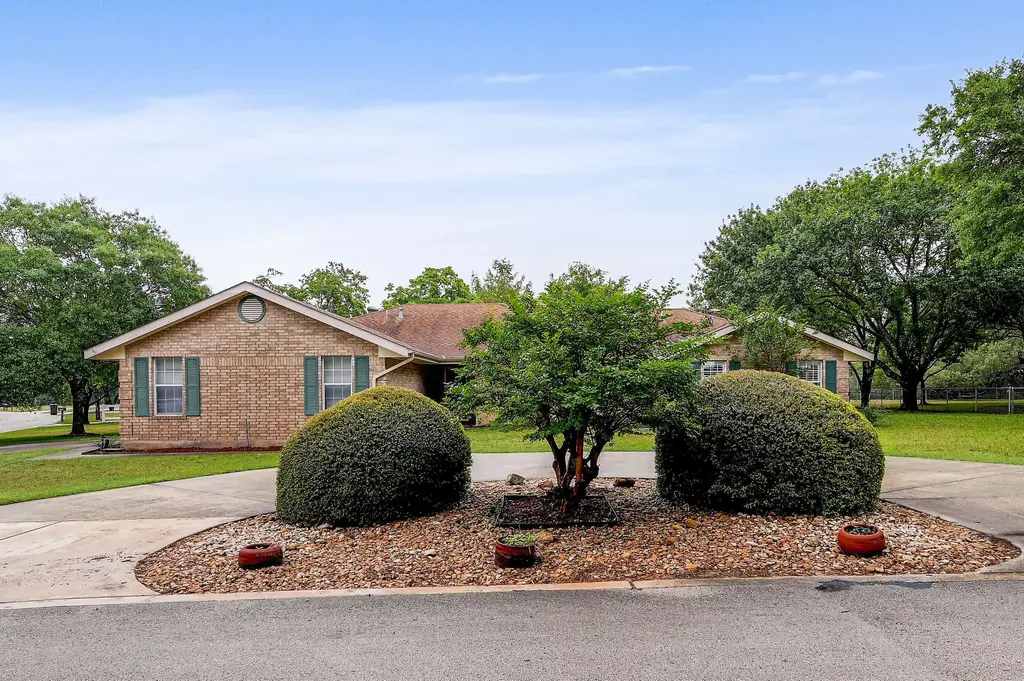 259 Twin Oak Rd, Seguin