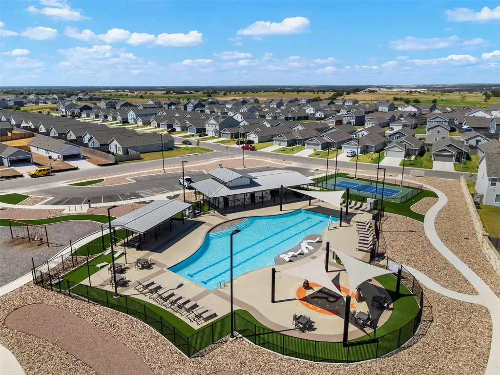 333 Cowpoke Dr, Jarrell