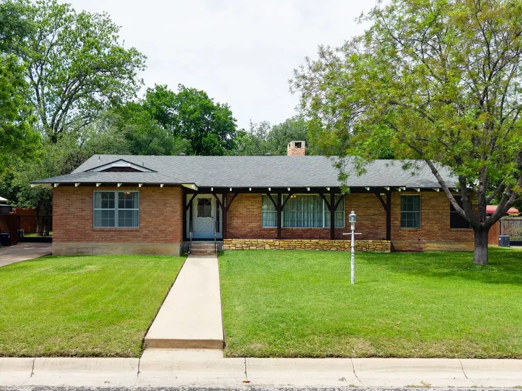 1409 W North Ave, Lampasas