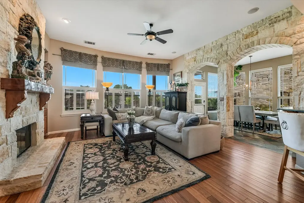 108 High Plains Trl, Spicewood