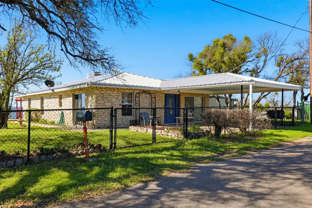 919 Lakeshore Loop, Tow