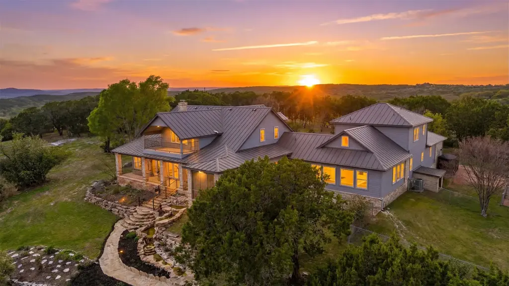 1071 Escalar Dr, Buchanan Dam