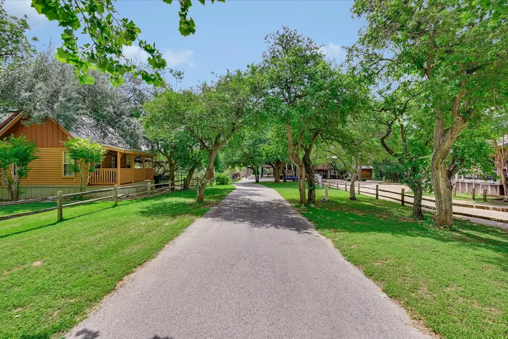 1220 Sleepy Hollow Ln Ln, New Braunfels
