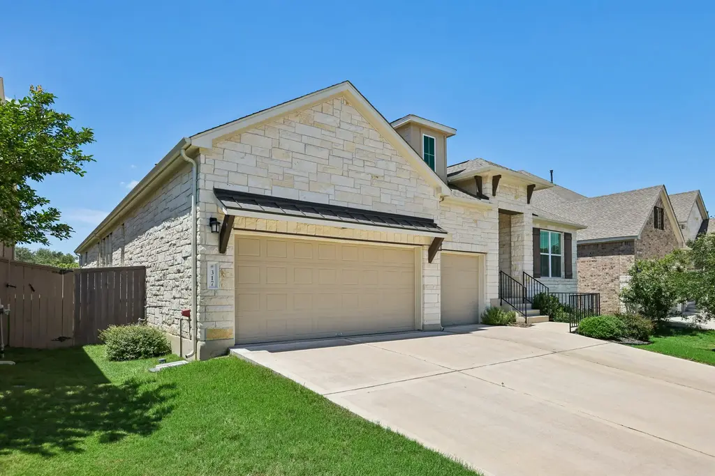 317 Independence Dr, Kyle