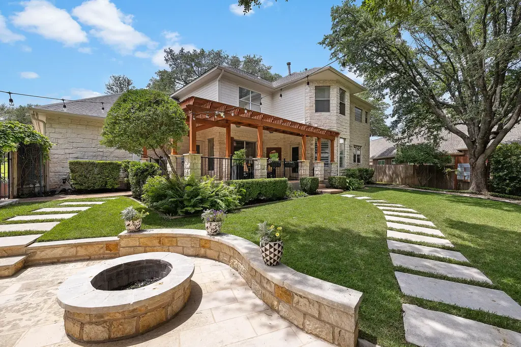 2929 Cedar Crest Cir, Round Rock