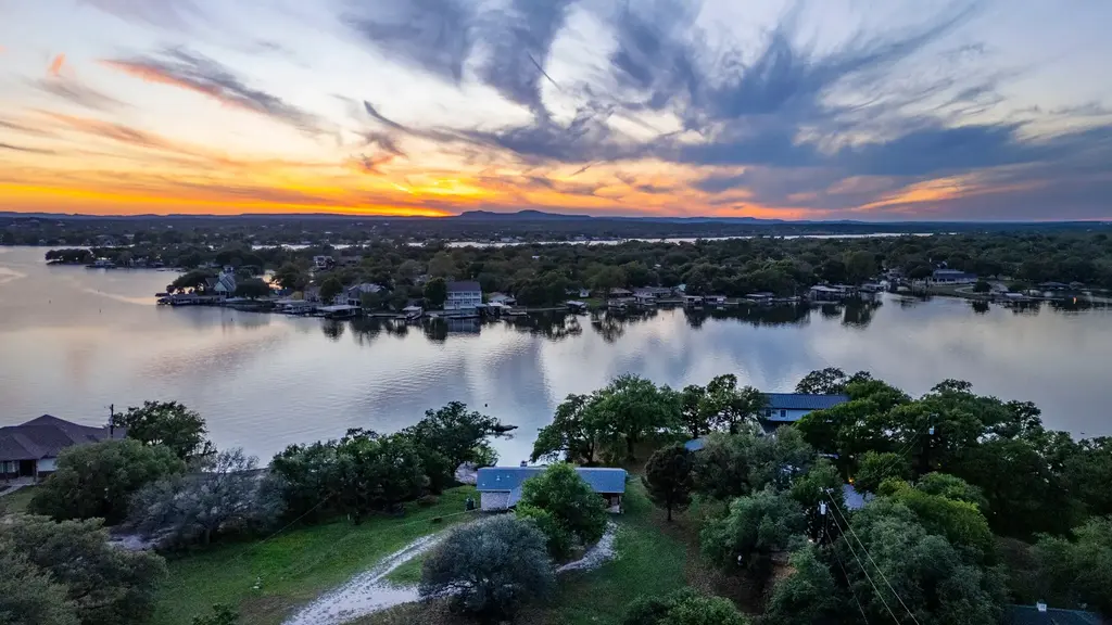 310 Castlehigh Dr, Granite Shoals