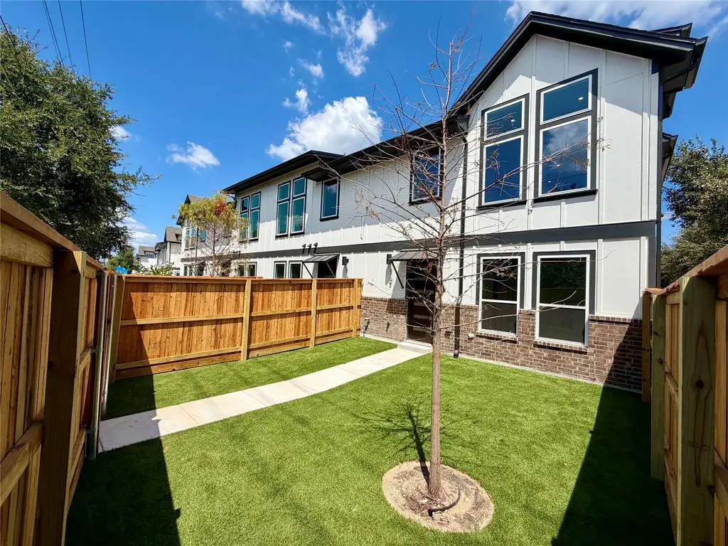 200 W 56th St 8104, Austin