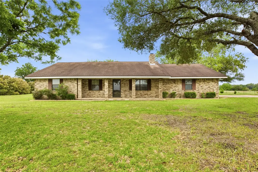 1150 County Road 209, Weimar