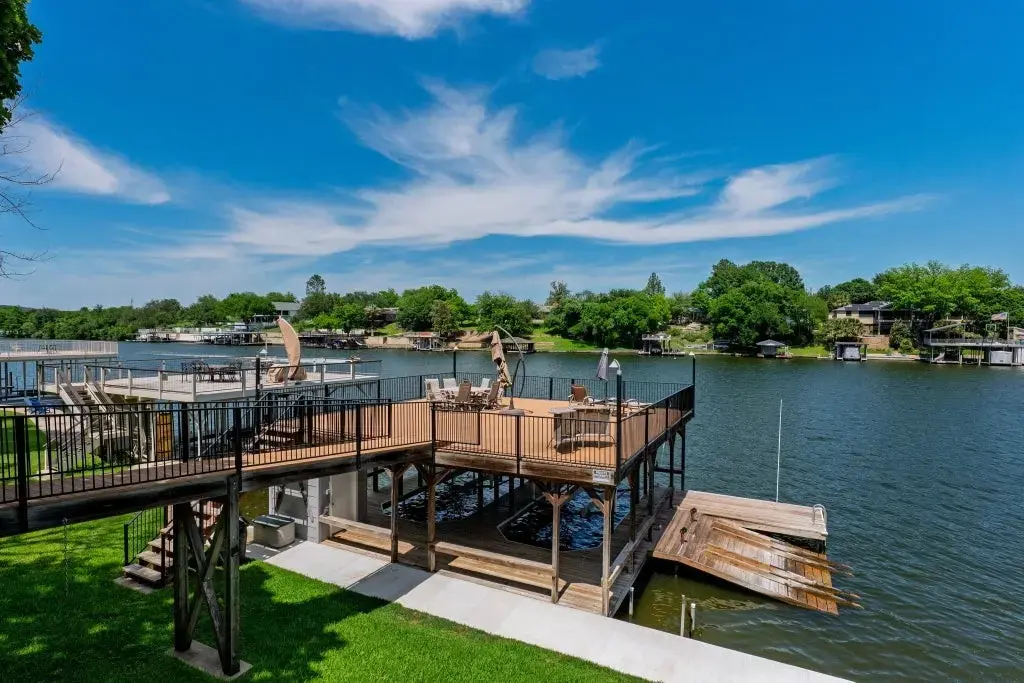 208 Riverside Dr, Kingsland