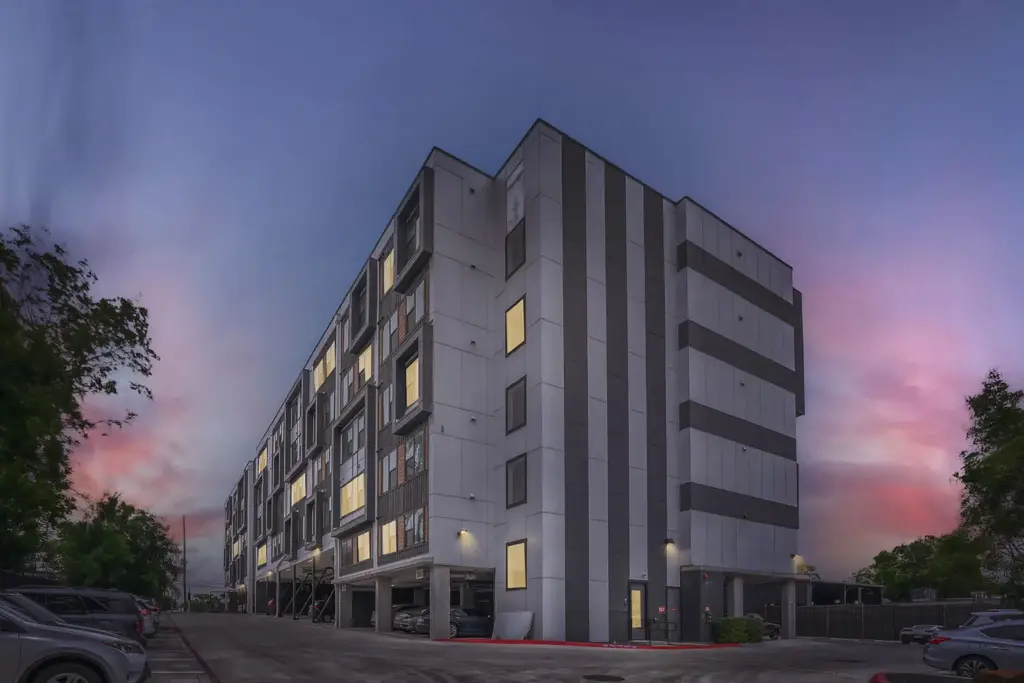 6324 N Lamar Blvd 405, Austin