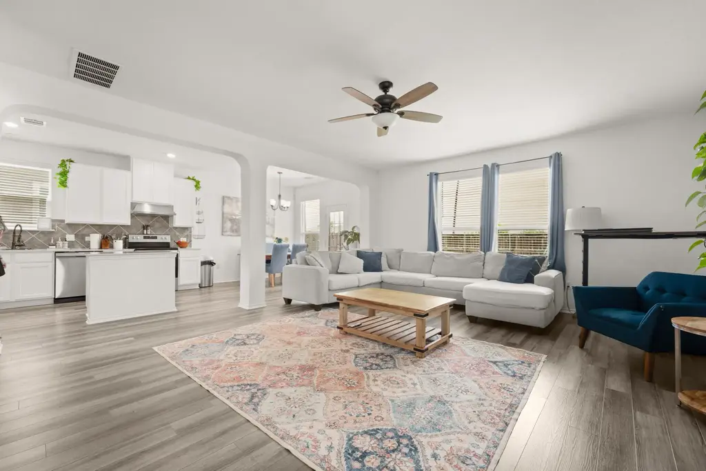 6400 Wagon Spring St, Del Valle