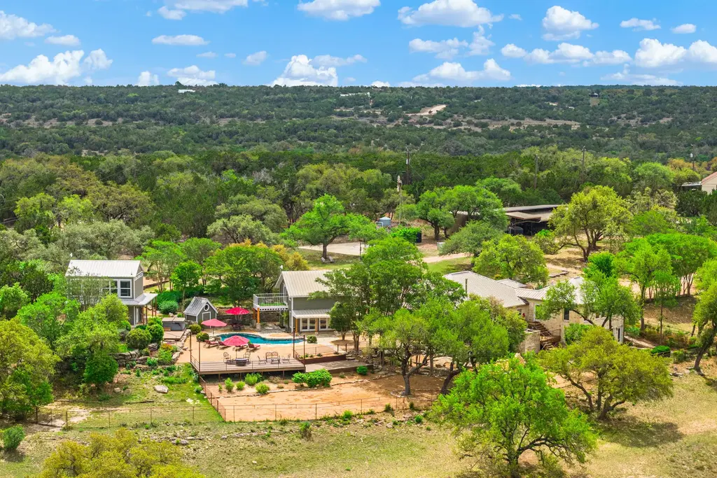 100 Rainbow's End, Wimberley
