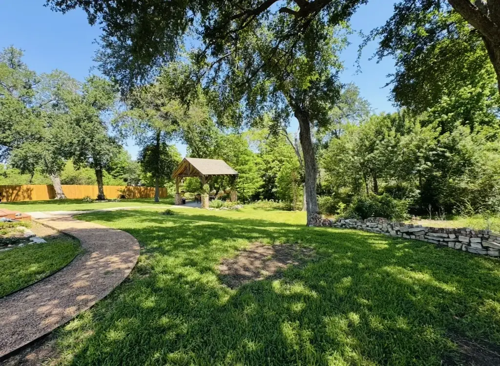 203 E 11th St, Elgin