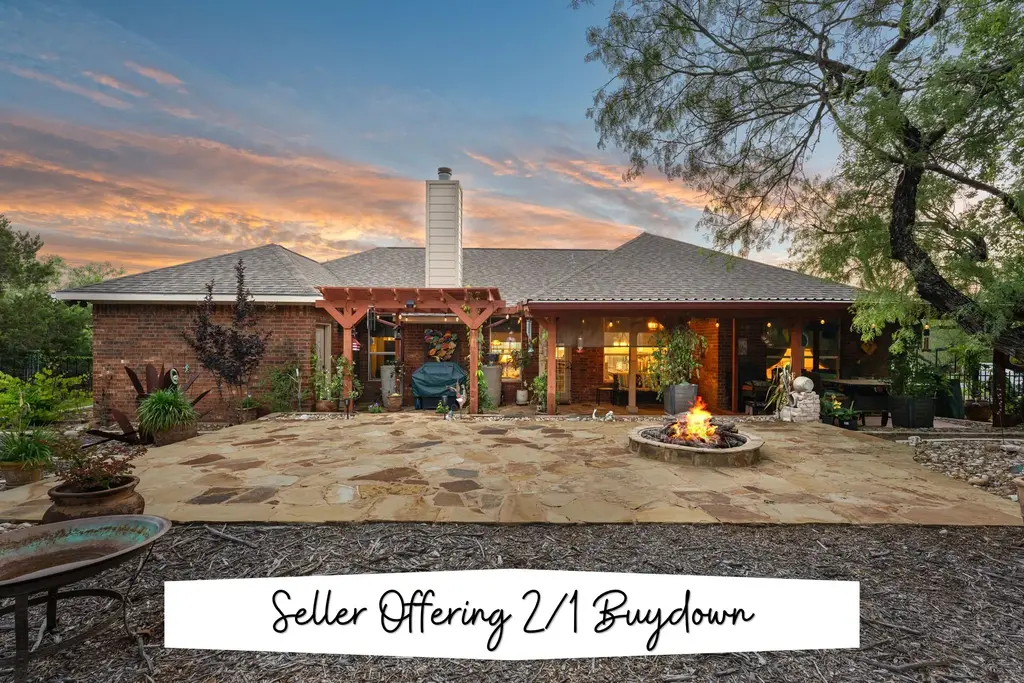 207 Cove Creek Dr, Spicewood